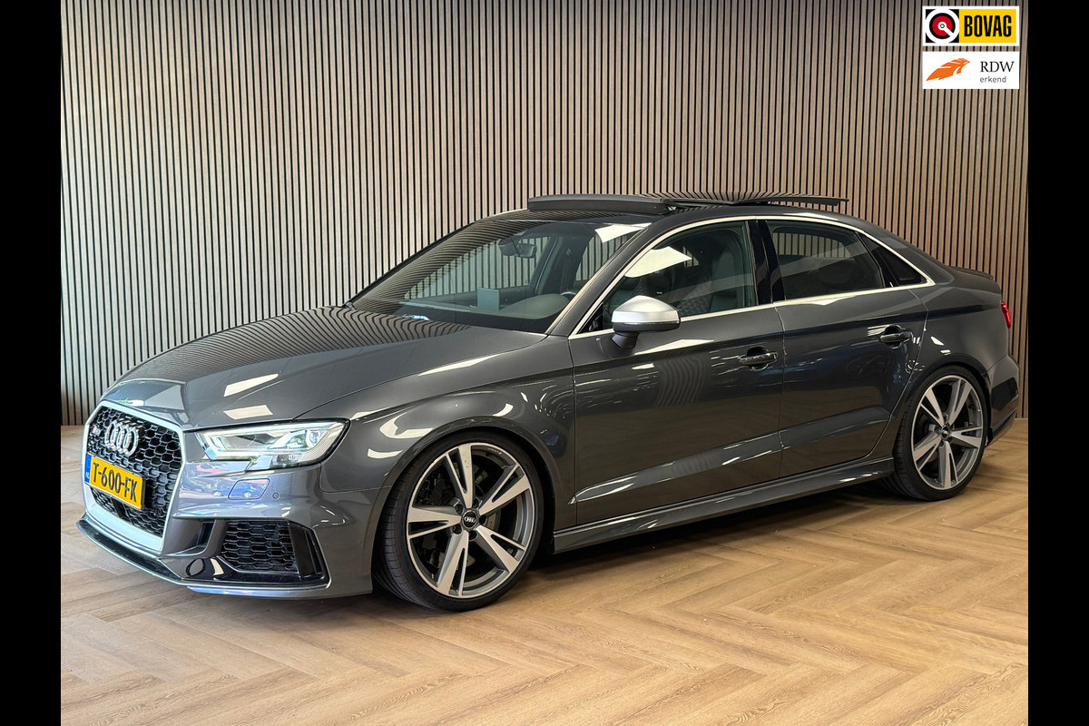 Audi A3 Limousine 2.5 TFSI RS 3 quattro AUT. PANORAMADAK VIRTUAL COCKPIT LEDER NAVIGATIE STOELVERWARMING PDC AIRCO CRUISE Audi A3 Limousine 2.5 TFSI RS 3 quattro AUT. PANORAMADAK VIRTUAL COCKPIT LEDER NAVIGATIE STOELVERWARMING PDC AIRCO CRUISE
