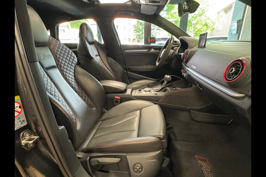 Audi A3 Limousine 2.5 TFSI RS 3 quattro AUT. PANORAMADAK VIRTUAL COCKPIT LEDER NAVIGATIE STOELVERWARMING PDC AIRCO CRUISE