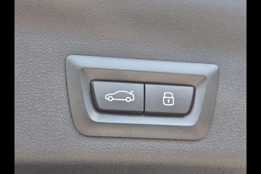 BMW X1 xDrive25e M SPORT | KEYLESS ENTRY | CAMERA | STOELVERWARMING | APPLE CARPLAY |