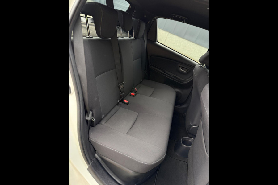 Toyota Yaris 1.5 Hybrid Bi-Tone CarPlay Camera