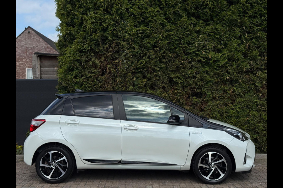 Toyota Yaris 1.5 Hybrid Bi-Tone CarPlay Camera