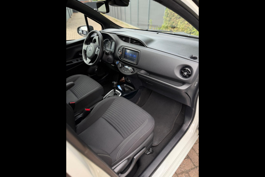 Toyota Yaris 1.5 Hybrid Bi-Tone CarPlay Camera
