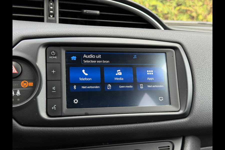 Toyota Yaris 1.5 Hybrid Bi-Tone CarPlay Camera
