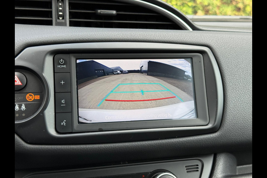 Toyota Yaris 1.5 Hybrid Bi-Tone CarPlay Camera