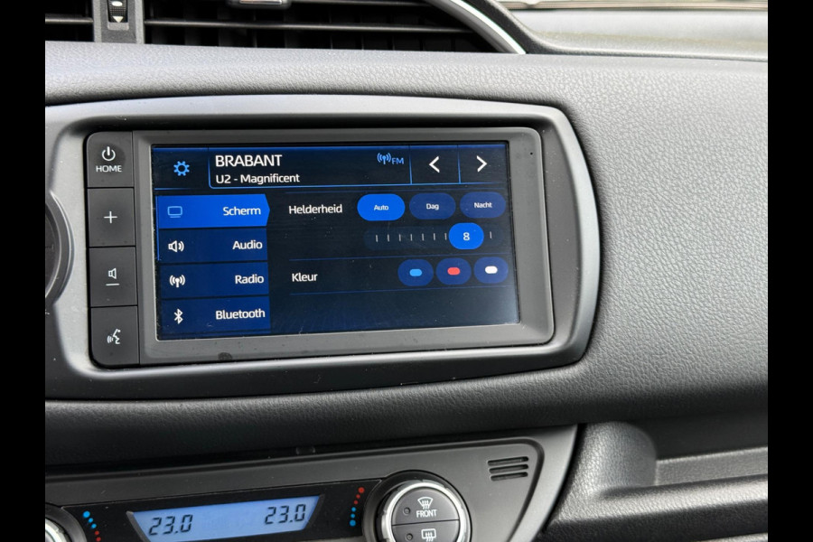 Toyota Yaris 1.5 Hybrid Bi-Tone CarPlay Camera