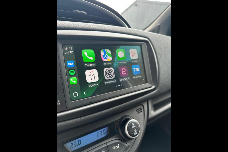 Toyota Yaris 1.5 Hybrid Bi-Tone CarPlay Camera