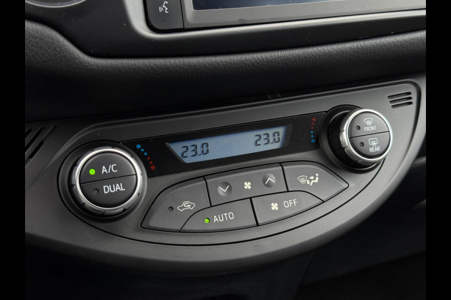 Toyota Yaris 1.5 Hybrid Bi-Tone CarPlay Camera