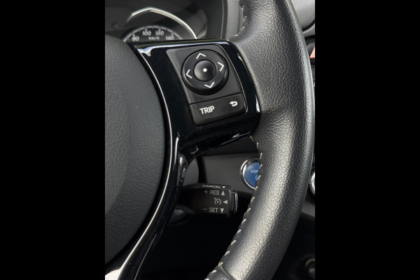 Toyota Yaris 1.5 Hybrid Bi-Tone CarPlay Camera