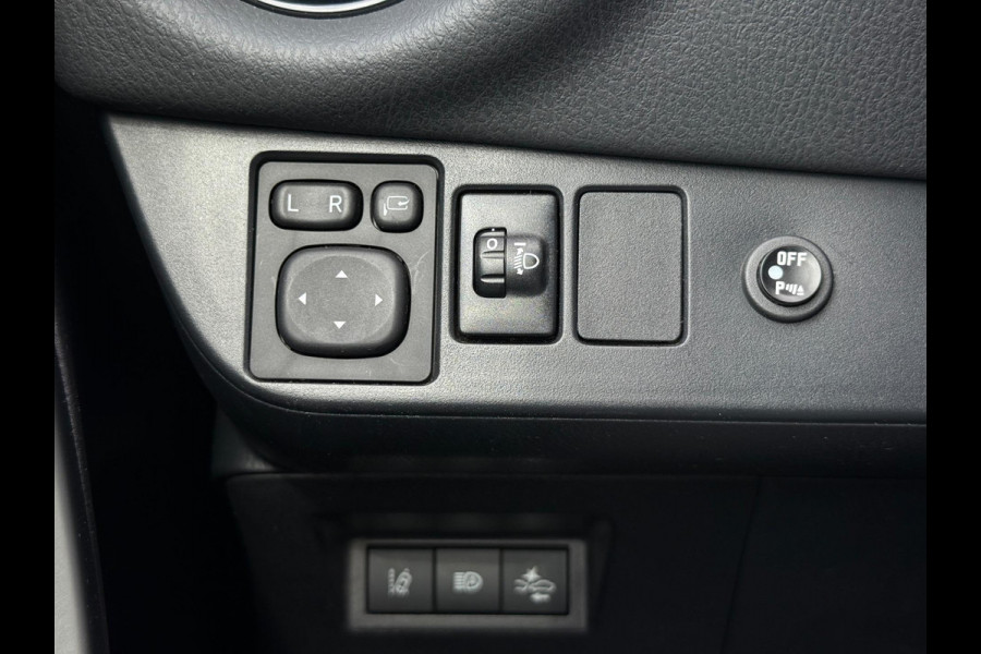 Toyota Yaris 1.5 Hybrid Bi-Tone CarPlay Camera