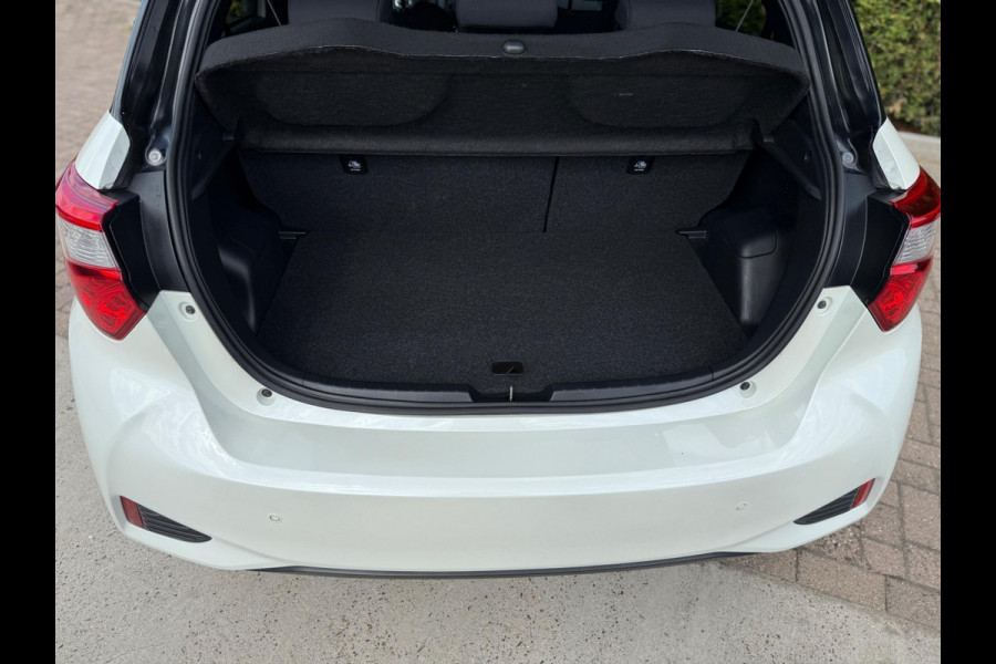 Toyota Yaris 1.5 Hybrid Bi-Tone CarPlay Camera