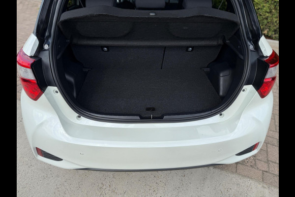 Toyota Yaris 1.5 Hybrid Bi-Tone CarPlay Camera