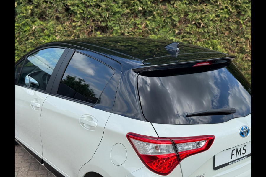 Toyota Yaris 1.5 Hybrid Bi-Tone CarPlay Camera