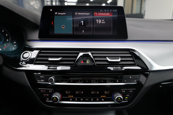 BMW 5 Serie 530e iPerformance M-Sport LED/VIRTUAL/SFEER/PANO/LEER+S.VERWARMING+MEMORY/LMV/CAM/CRUISE/ECC/12 MND GARANTIE!