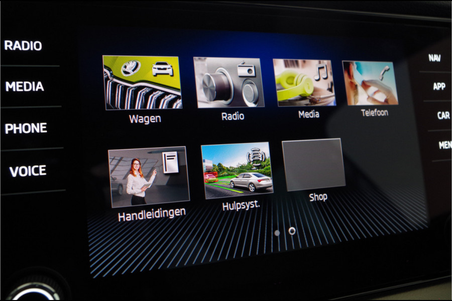Škoda Karoq 1.5 TSI ACT Business Edition Plus 150pk > Trekhaak/Camera/Adaptive cruise control