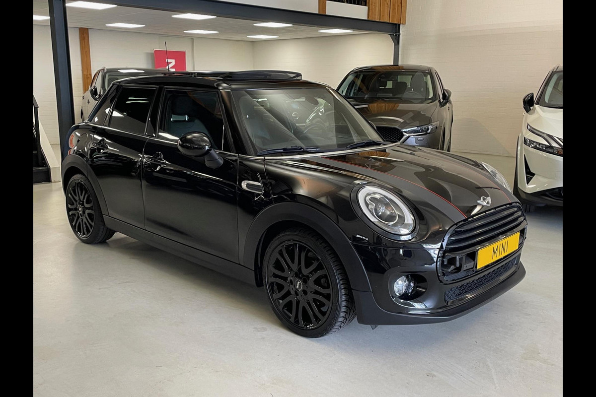 MINI Mini 1.5 Cooper Chili 5DRS Pano Leder AUT BlackPack ´17 MINI Mini 1.5 Cooper Chili 5DRS Pano Leder AUT BlackPack ´17