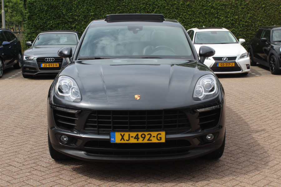 Porsche Macan 2.0 / Panoramadak / Camera / Luxe Leder / 21'' / Sportchrono / Bose / Apple CarPlay / Dodehoek / DAB / Stoelverwarming / Cruise Control
