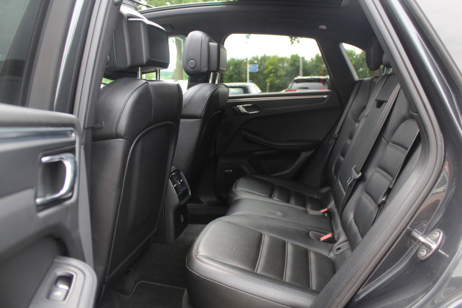Porsche Macan 2.0 / Panoramadak / Camera / Luxe Leder / 21'' / Sportchrono / Bose / Apple CarPlay / Dodehoek / DAB / Stoelverwarming / Cruise Control