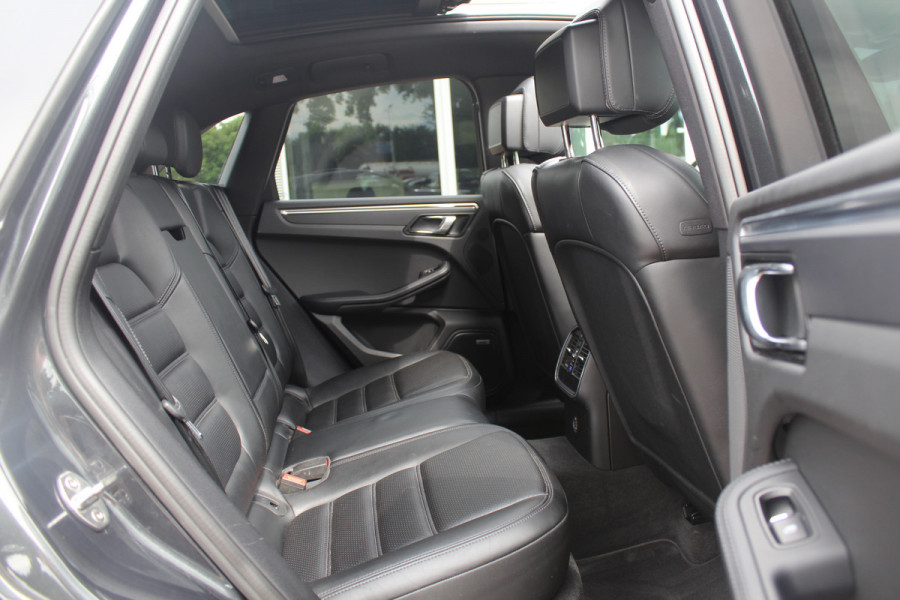 Porsche Macan 2.0 / Panoramadak / Camera / Luxe Leder / 21'' / Sportchrono / Bose / Apple CarPlay / Dodehoek / DAB / Stoelverwarming / Cruise Control