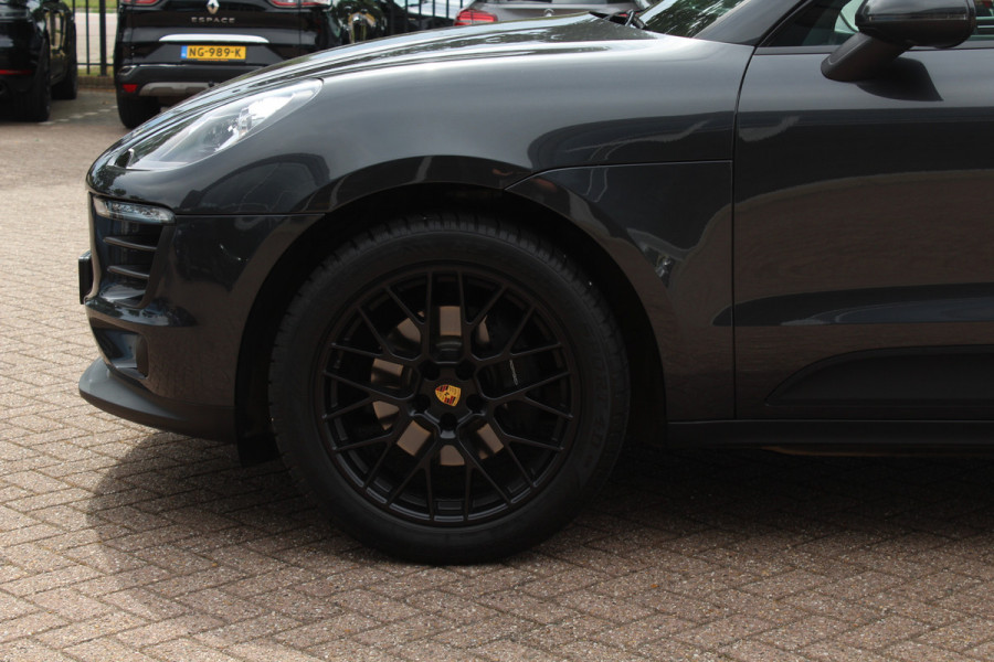 Porsche Macan 2.0 / Panoramadak / Camera / Luxe Leder / 21'' / Sportchrono / Bose / Apple CarPlay / Dodehoek / DAB / Stoelverwarming / Cruise Control