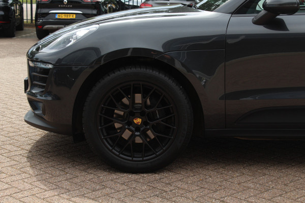 Porsche Macan 2.0 / Panoramadak / Camera / Luxe Leder / 21'' / Sportchrono / Bose / Apple CarPlay / Dodehoek / DAB / Stoelverwarming / Cruise Control