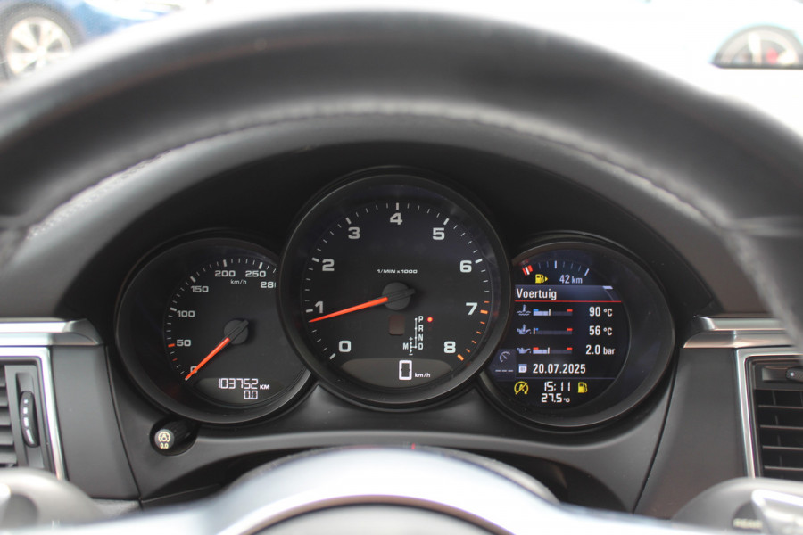 Porsche Macan 2.0 / Panoramadak / Camera / Luxe Leder / 21'' / Sportchrono / Bose / Apple CarPlay / Dodehoek / DAB / Stoelverwarming / Cruise Control