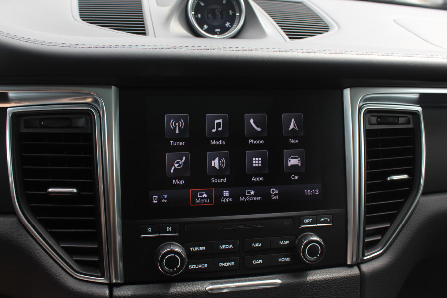 Porsche Macan 2.0 / Panoramadak / Camera / Luxe Leder / 21'' / Sportchrono / Bose / Apple CarPlay / Dodehoek / DAB / Stoelverwarming / Cruise Control
