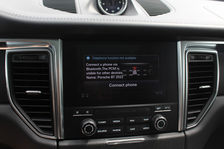 Porsche Macan 2.0 / Panoramadak / Camera / Luxe Leder / 21'' / Sportchrono / Bose / Apple CarPlay / Dodehoek / DAB / Stoelverwarming / Cruise Control