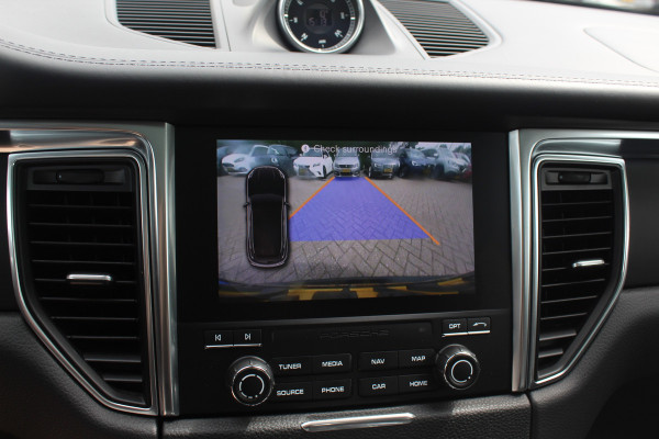 Porsche Macan 2.0 / Panoramadak / Camera / Luxe Leder / 21'' / Sportchrono / Bose / Apple CarPlay / Dodehoek / DAB / Stoelverwarming / Cruise Control