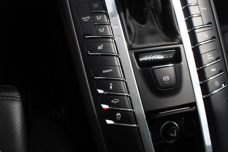 Porsche Macan 2.0 / Panoramadak / Camera / Luxe Leder / 21'' / Sportchrono / Bose / Apple CarPlay / Dodehoek / DAB / Stoelverwarming / Cruise Control