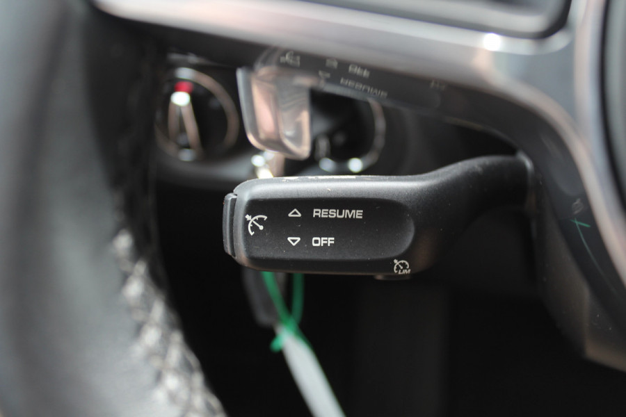 Porsche Macan 2.0 / Panoramadak / Camera / Luxe Leder / 21'' / Sportchrono / Bose / Apple CarPlay / Dodehoek / DAB / Stoelverwarming / Cruise Control