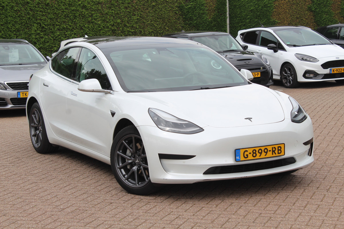 Tesla Model 3 Standard RWD Plus 60 kWh / Autopilot / Panoramadak / Camera / Premium Audio / 18'' / Leder Tesla Model 3 Standard RWD Plus 60 kWh / Autopilot / Panoramadak / Camera / Premium Audio / 18'' / Leder