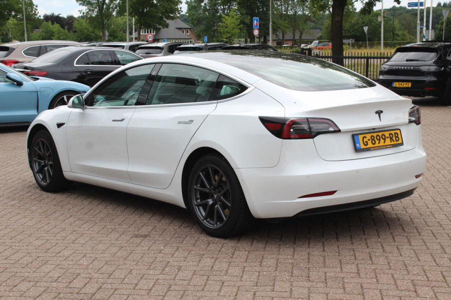 Tesla Model 3 Standard RWD Plus 60 kWh / Autopilot / Panoramadak / Camera / Premium Audio / 18'' / Leder