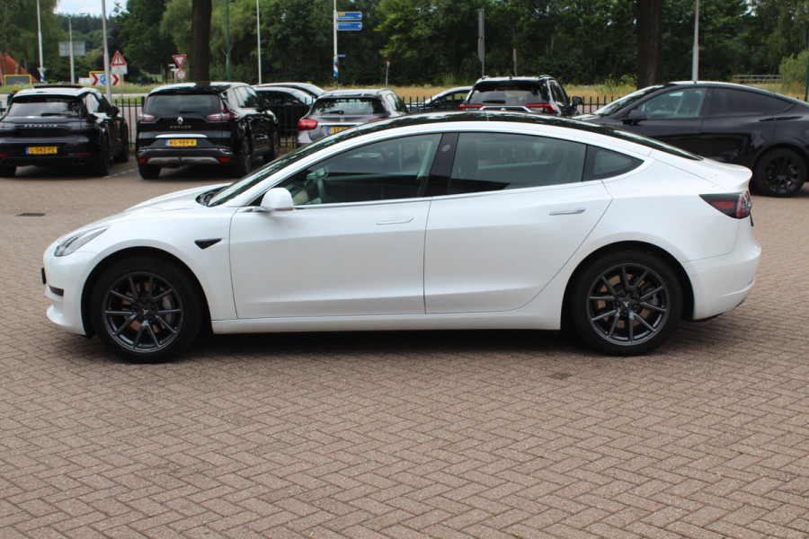 Tesla Model 3 Standard RWD Plus 60 kWh / Autopilot / Panoramadak / Camera / Premium Audio / 18'' / Leder