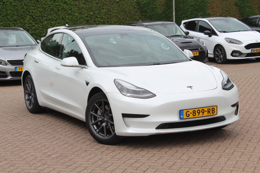 Tesla Model 3 Standard RWD Plus 60 kWh / Autopilot / Panoramadak / Camera / Premium Audio / 18'' / Leder
