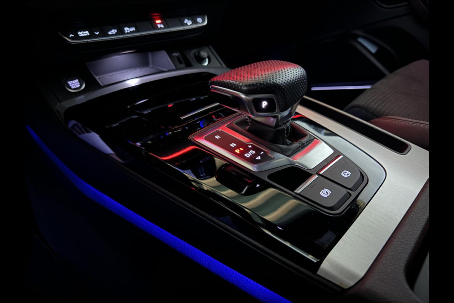 Audi Q5 Sportback 55 TFSI e BlackEdition S-Line Luchtvering Sfeer. Carplay