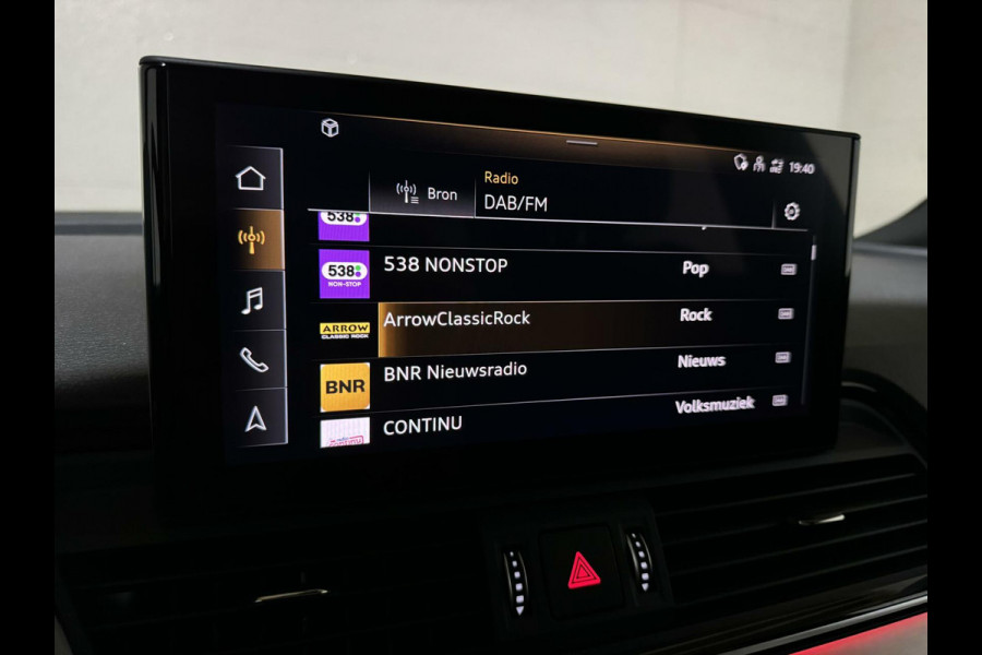 Audi Q5 Sportback 55 TFSI e BlackEdition S-Line Luchtvering Sfeer. Carplay