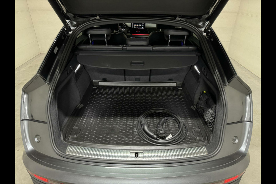 Audi Q5 Sportback 55 TFSI e BlackEdition S-Line Luchtvering Sfeer. Carplay