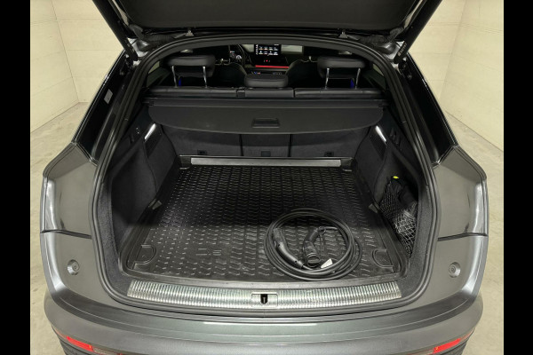 Audi Q5 Sportback 55 TFSI e BlackEdition S-Line Luchtvering Sfeer. Carplay