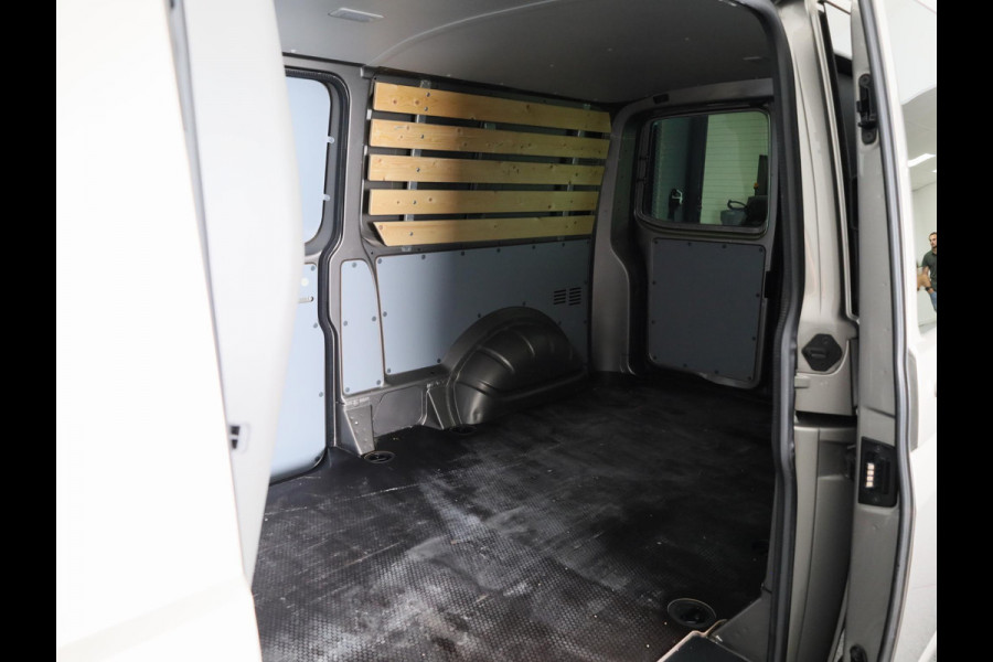 Volkswagen Transporter 2.0 TDI L2H1 28 204pk DSG|BULLI|  Navi| Leer| trekhaak| 18'LM-velgen| Camera