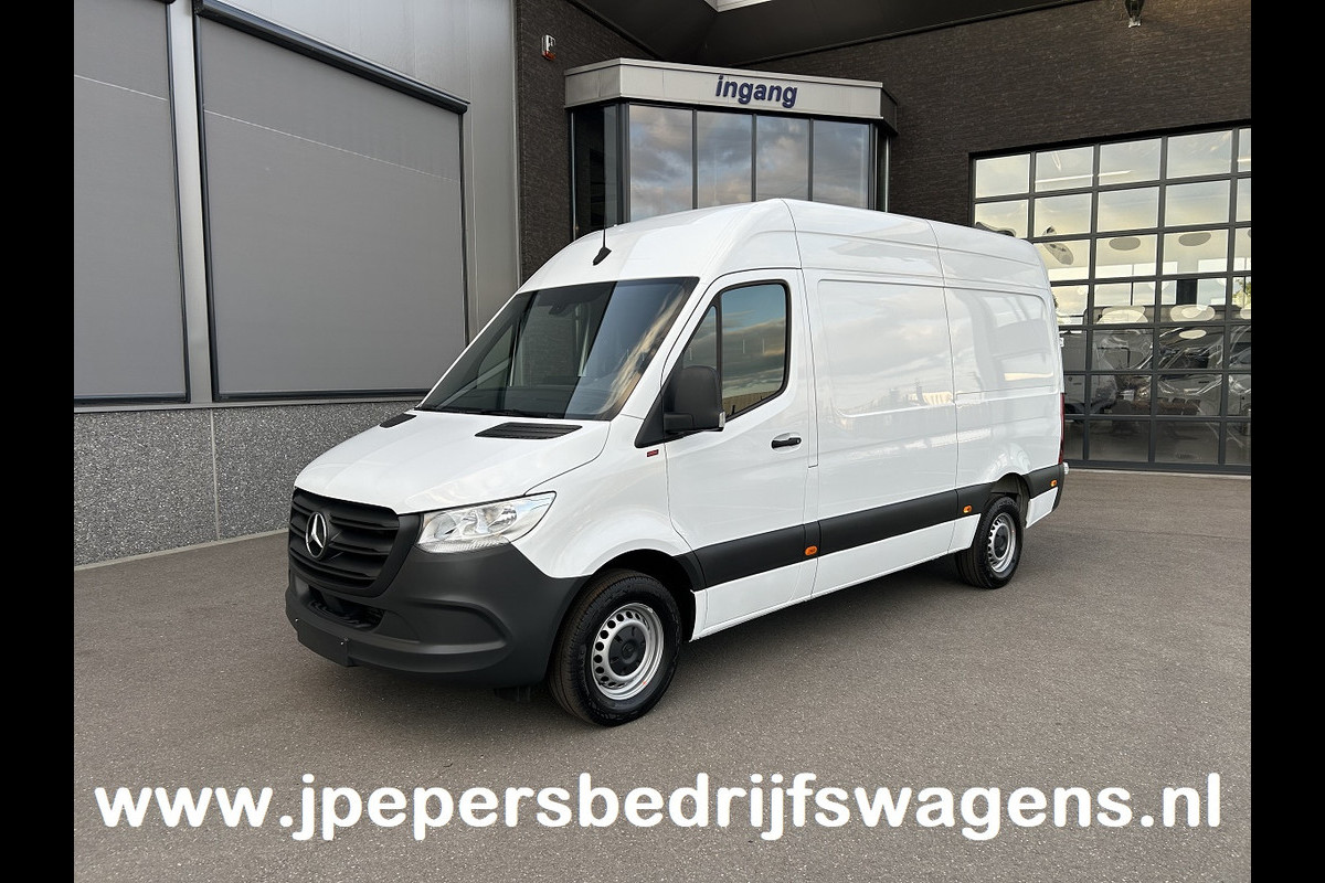 Mercedes-Benz Sprinter 317 CDI L2 H2 Trekhaak / MBUX / Navigatie / Camera / Cruise control / Airco / 270 Graden achterdeuren Mercedes-Benz Sprinter 317 CDI L2 H2 Trekhaak / MBUX / Navigatie / Camera / Cruise control / Airco / 270 Graden achterdeuren