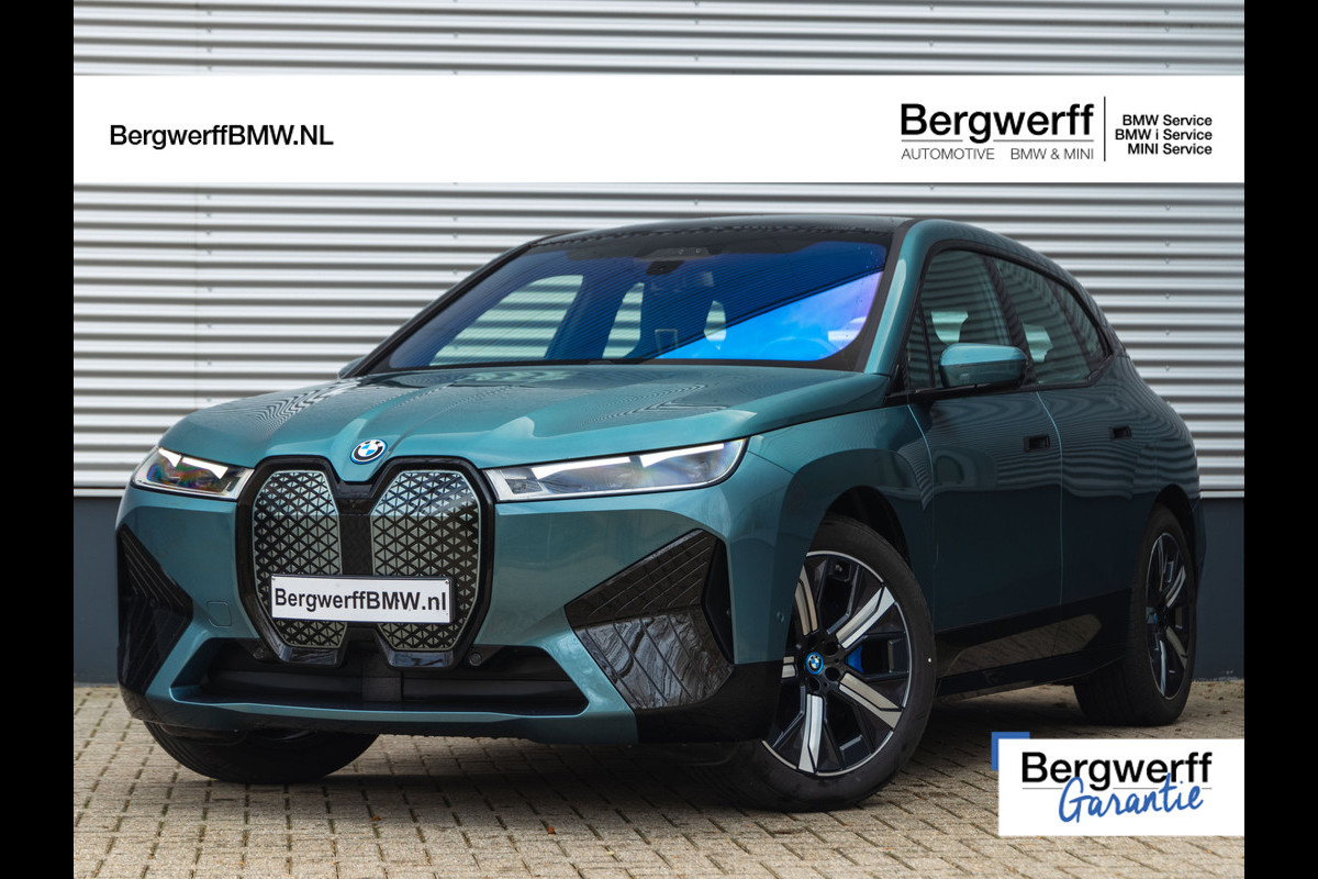 BMW iX xDrive40 - Sportpakket - Pano - Harman Kardon - Stoelventilatie - Driving Ass Prof