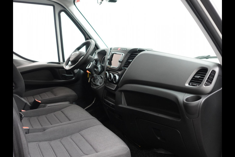 Iveco Daily 3.0 180pk Automaat Bakwagen Laadklep 440x211x235 Airco Cruise control LED Navi Camera