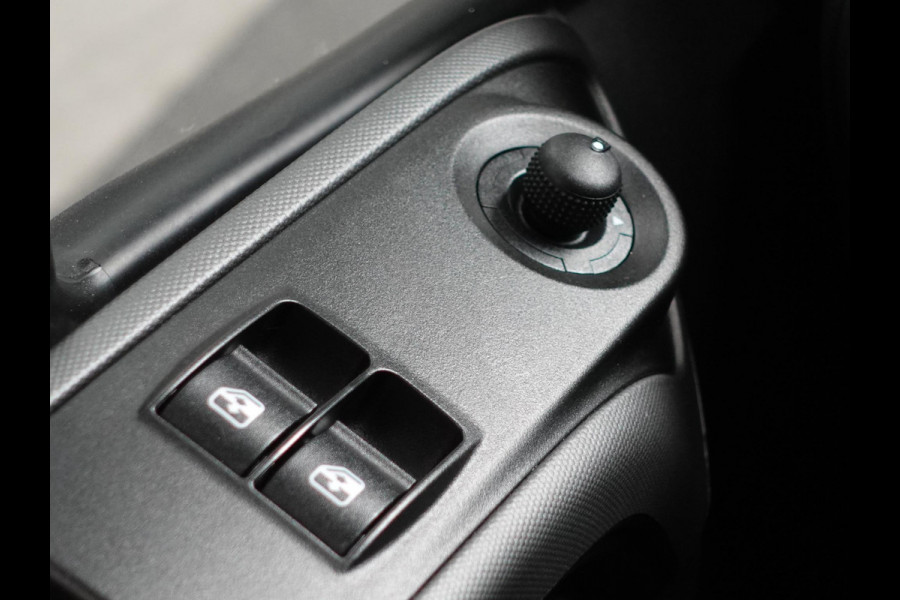 Iveco Daily 3.0 180pk Automaat Bakwagen Laadklep 440x211x235 Airco Cruise control LED Navi Camera