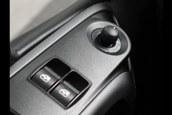 Iveco Daily 3.0 180pk Automaat Bakwagen Laadklep 440x211x235 Airco Cruise control LED Navi Camera