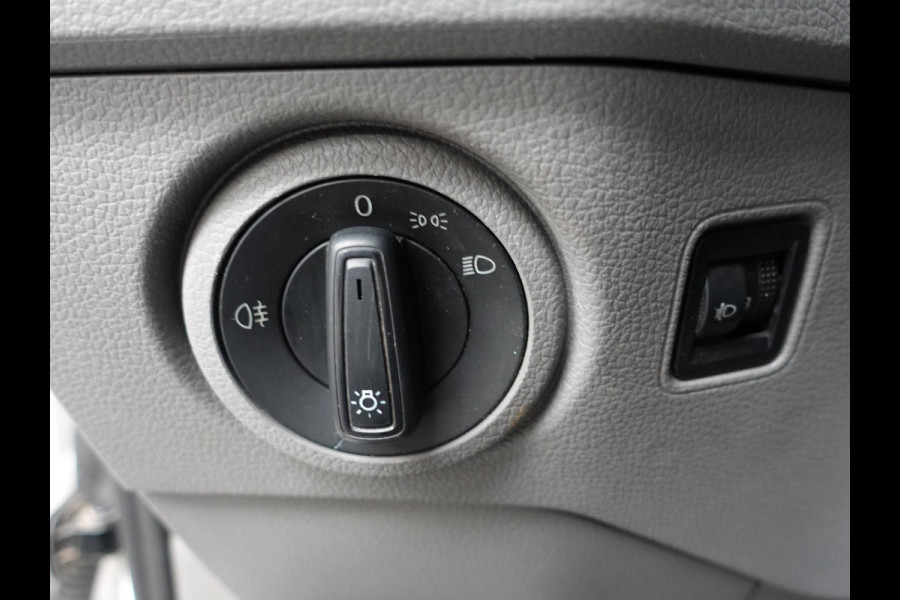 MAN TGE 3.140 2.0 TDI 140pk Dubbele Cabine L3H3 7 persoons Navigatie Apple Carplay/Android Auto Trekhaak Cruise Control Bluetooth Airco Camera
