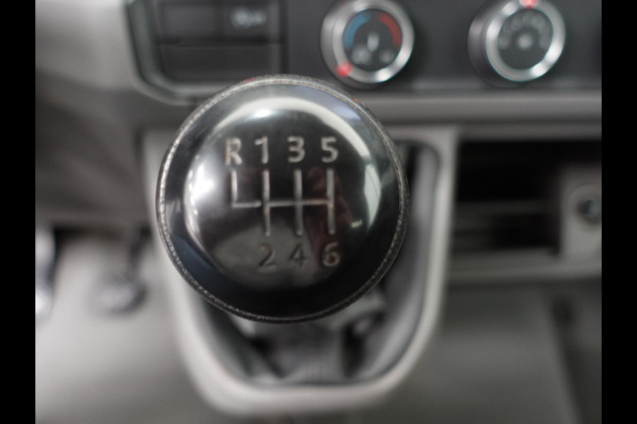 MAN TGE 3.140 2.0 TDI 140pk Dubbele Cabine L3H3 7 persoons Navigatie Apple Carplay/Android Auto Trekhaak Cruise Control Bluetooth Airco Camera