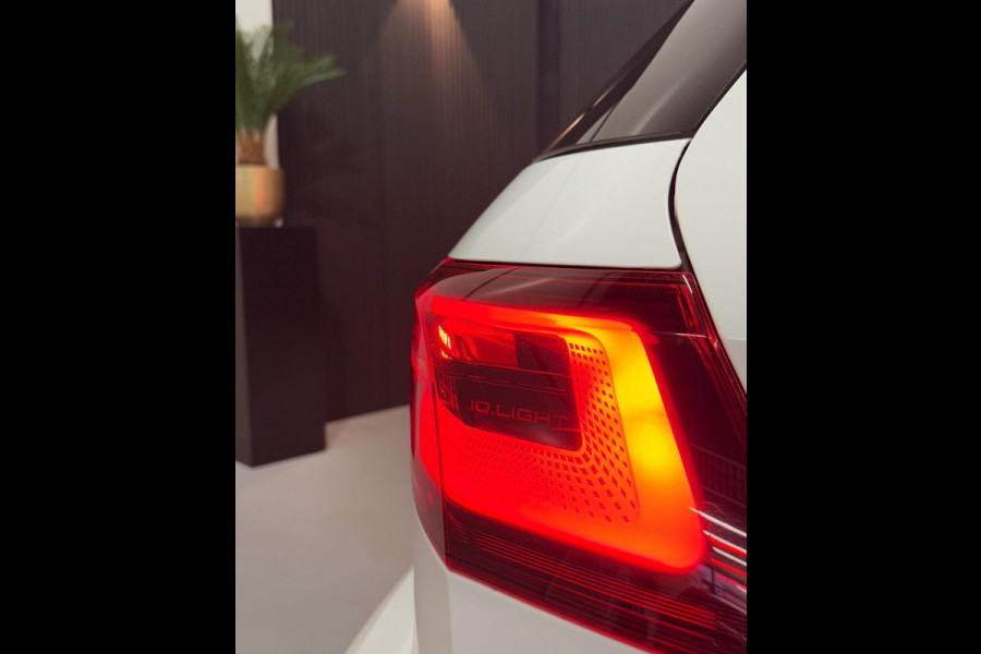 Volkswagen Golf 2.0 TSI GTI|PANO|KEYLESS|HEAD UP|HK|BOMVOL