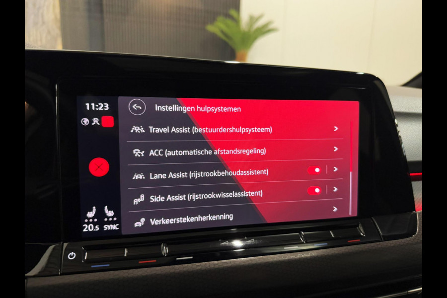 Volkswagen Golf 2.0 TSI GTI|PANO|KEYLESS|HEAD UP|HK|BOMVOL