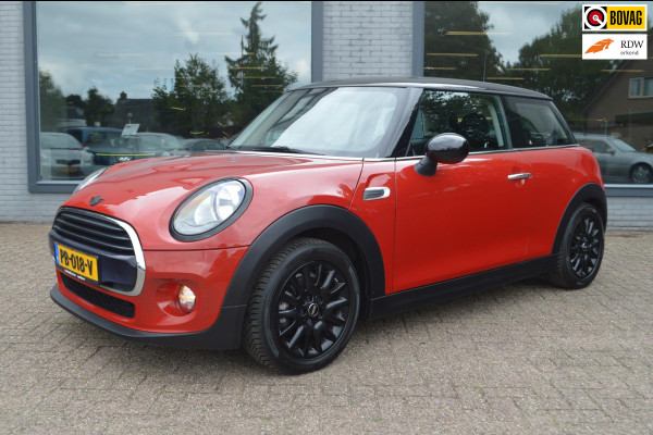 MINI Mini 1.5 Cooper Business Automaat | Navigatie | Parkeersensoren achter | Airco