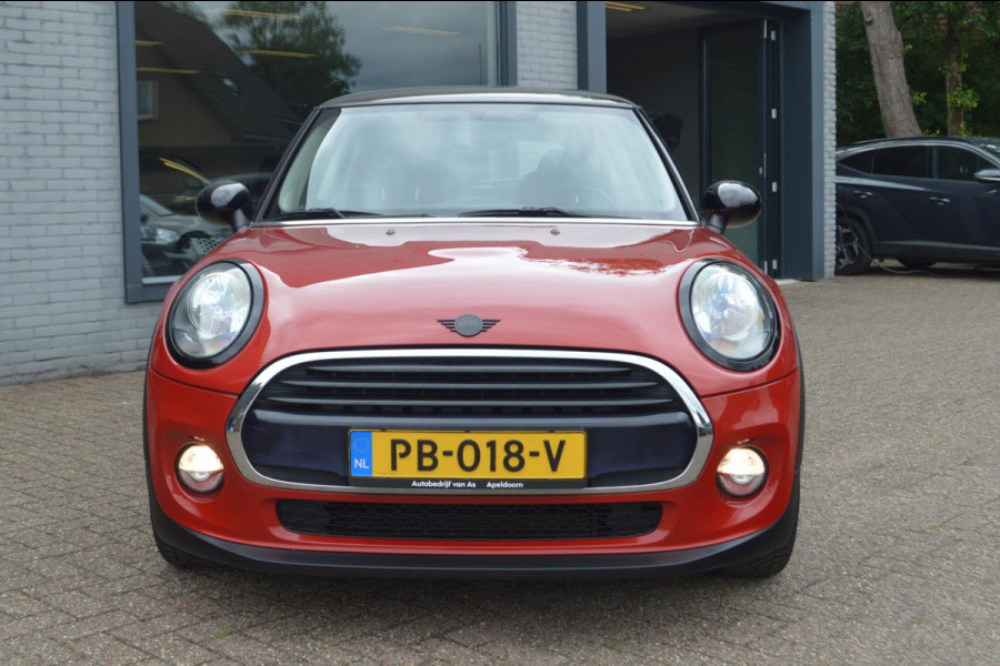 MINI Mini 1.5 Cooper Business Automaat | Navigatie | Parkeersensoren achter | Airco